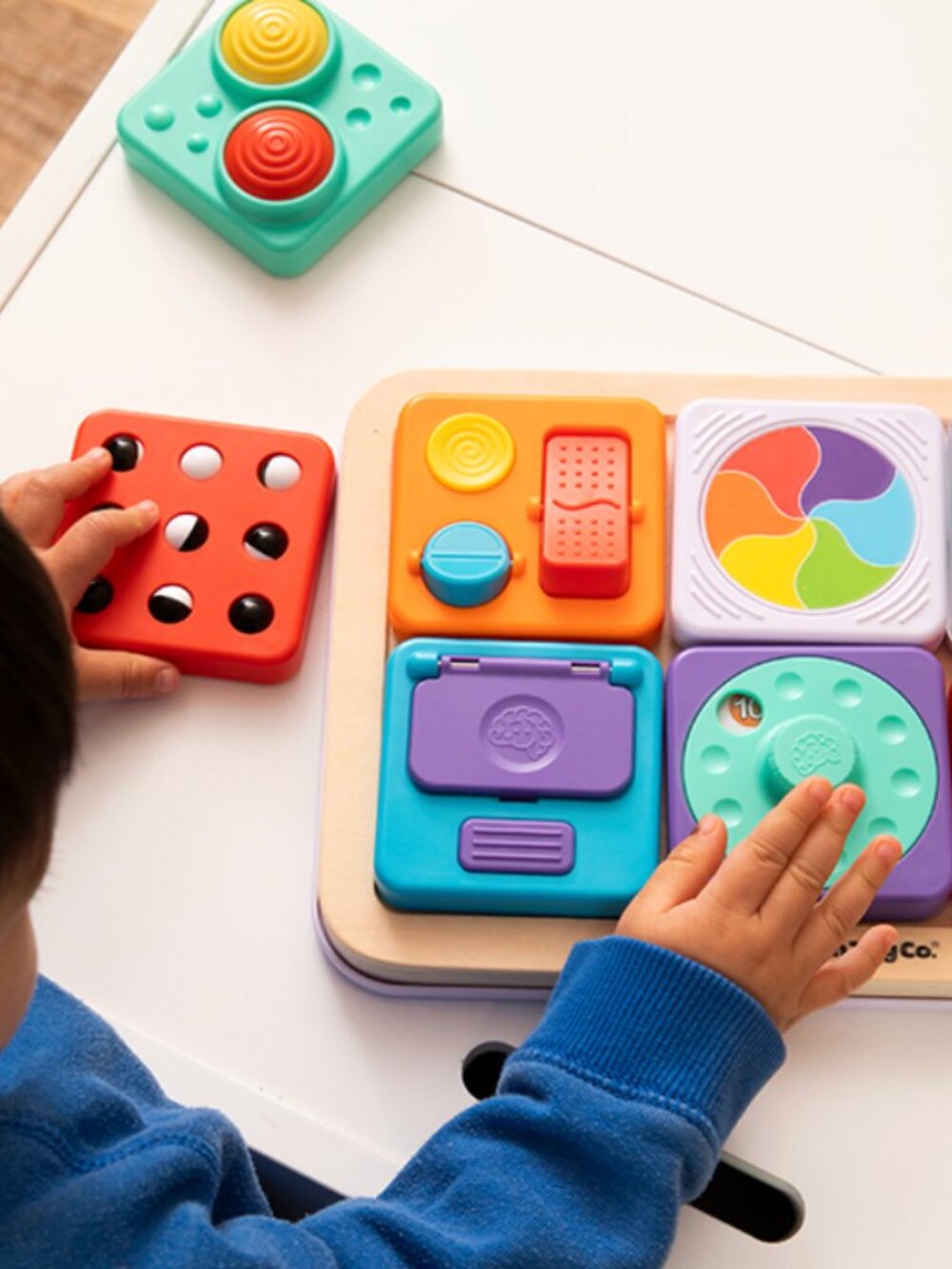 Fat Brain Toys PlayTab Busy Board for Toddlers & Babies 12 Months+ 12 TABS TOTAL - Picture 3 of 7